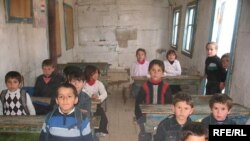 Вазъи макотиб дар дигар манотиқ низ беҳтар нест.