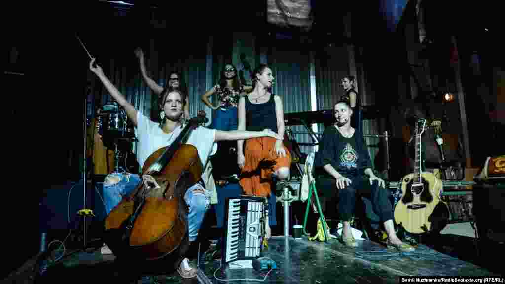 Колектив Dakh Daughters представить одразу кілька нових проектів під час «Гогольфесту»