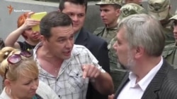 Правозащитники и крымские переселенцы проверили «зрение» украинского правительства (видео) Правозащитники и крымские переселенцы проверили «зрение» украинского правительства (видео)