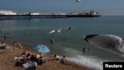 Nici Anglia nu scapă de caniculă: la Brighton au fost în weekend peste 30 de grade.