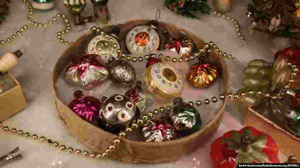 Однажды в Германии был плохой урожай на яблоки. Изобрели искусственное яблоко – это была стеклянный шарик