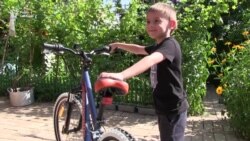 «Родини загиблих мають розуміти, що вони не самі»: жителі Слов’янська привітали з днем народження сина загиблого добровольця – відео «Родини загиблих мають розуміти, що вони не самі»: жителі Слов’янська привітали з днем народження сина загиблого добровольця – відео