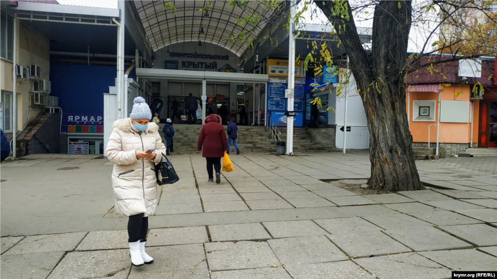 Территория перед лестницей, ведущей к рынку 