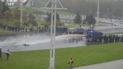 Протестующих в Беларуси разогнали водомётами Протестующих в Беларуси разогнали водомётами