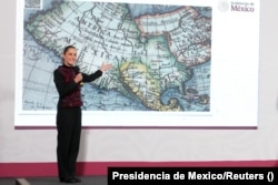 Президент Клаудия Шейнбаум у карты Западного полушария 1661 года, на которой изображены границы испанского вице-королевства Новая Испания, потом ставшего независимой Мексикой. Испанской Мексике принадлежала почти половина территории современных США. Мехико, 8 января 2025 года