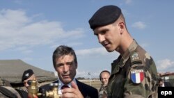 Generalni sekretar NATO-a Anders Fog Rasmusen tokom posete Kosovu