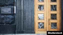 Раніше в соцмережах з’явилося відео чоловіка, який погрожує підірвати гранату в будівлі Кабінету міністрів