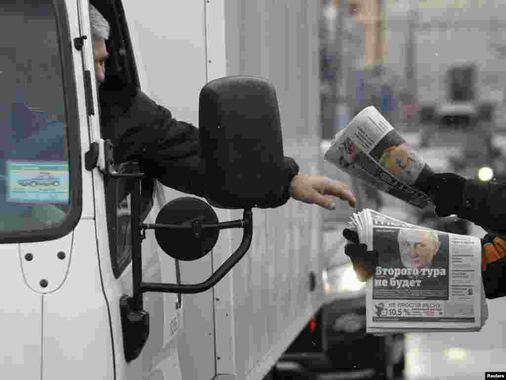 Jutarnje novine, Moskva, 05.03.2012. Foto: Reuters / Sergei Karpukhin