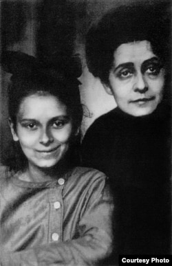 Ариадна Скрябина с матерью Татьяной Шлецер (Скрябиной).