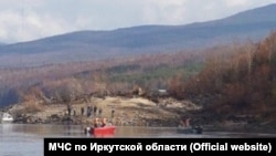 Место падения вертолета в реку Витим