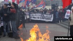 Спалення підручників у Сімферополі на площі Леніна, 14 березня 2010 року