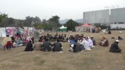 د کمیونیټي سکولونو استادان پخې نوکرۍ او تنخاګانې غواړي