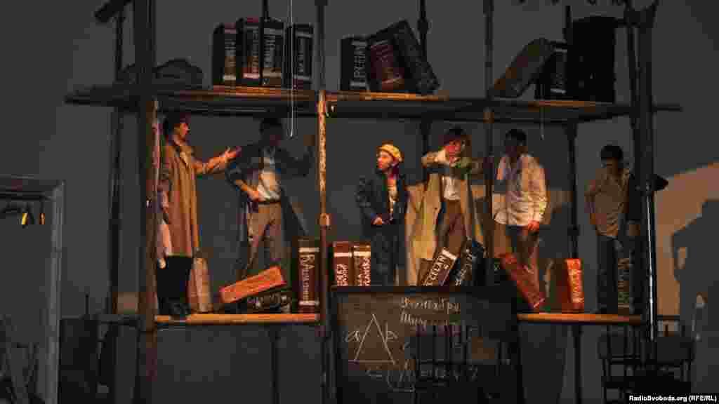 Фрагменти вистави «Czernowitz. Чернівці. Черновцы» за книжкою Ігоря Померанцева