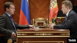 Президент Росії Дмитро Медведєв провів зустріч з головою «Газпрому» Олексієм Міллером у Горках, 15 червня 2010 року