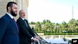 Президент Азербайджана Ильхам Алиев и исполняющий обязанности президента Сирии Ахмед аш-Шараа во время встречи в Баку. 12 июля 2025 года