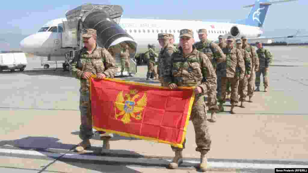 Crna Gora - Nakon sedam i pol mjeseci provedenih u Afganistanu crnogorski vojnici stigli u Podgoricu, 27. septembar 2012.