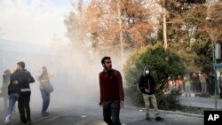 Ekonomske poteškoće Irana kulminirale su valom protesta koji su u novembru brzo prerasli u nasilje.