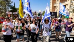 Израилде барымтадагыларды бошотуп алууну талап кылган митингдер апта сайын өтүп турат.