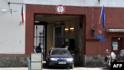 Izlazak Jevgenija Nikulin iz zatvora u Pankracu u Pragu prije suđenja, 30. maja 2017.