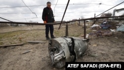 Уламки ракет впали у житловому районі міста. Ілюстративне фото