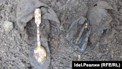 Личные вещи солдат, найденные при раскопках в Мясном Бору