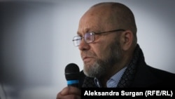 Правозащитник Абдурешит Джеппаров на собрании «Крымской солидарности»