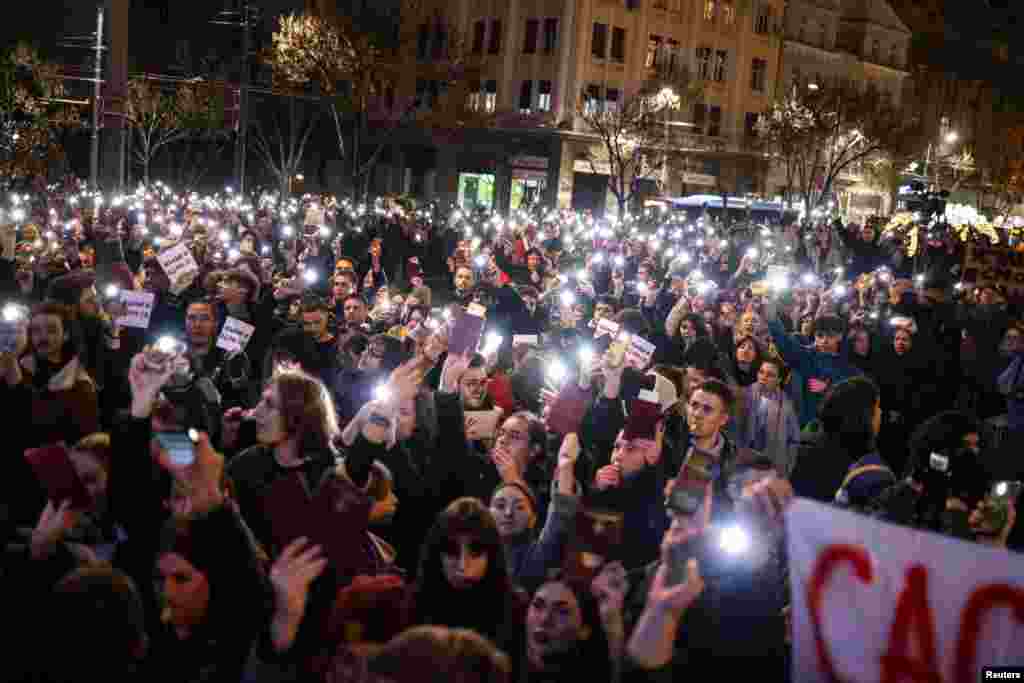 Nakon završetka Dnevnika, kako su javili novinari RSE, studenti su se razišli od zgrade RTS-a i vratili u blokade na fakultetima.