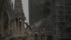 Ugašen požar na katedrali Notre Dame Ugašen požar na katedrali Notre Dame