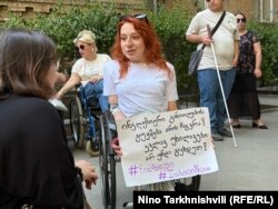 აქციის მონაწილეები განათლების სამინისტროსთან, 9 ივნისი, 2025 წელი