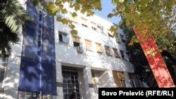 Zastava NATO-a i Crne Gore na zgradi Skupštine Crne Gore, Podgorica, arhivska fotografija