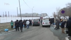 Родственники погибших в Казахстане выясняют причины их смерти Родственники погибших в Казахстане выясняют причины их смерти