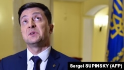 Комік і актор Володимир Зеленський під час інтерв’ю агентству AFP відразу після зйомки для серіалу «Слуга народу», де він грає роль президента України Василя Голобородька. Київ, 6 березня 2019 року