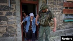 Evakuacija stanovnika Kostjantinivke na prvoj liniji fronta, usred ruskog napada na Ukrajinu, Donjecka oblast, 7. juna 2025.