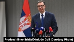 "Izbora će biti u narednih godinu i po dana kada nadležne institucije donesu odluku o tome a ne nenadležne organizacije koje nemaju nikakve prerogative vlasti da o tome odlučuju", poručio je predsednik Srbije Aleksandar Vučić.