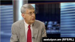 د ازادې اروپا راډيو مشر ټام کېنټ