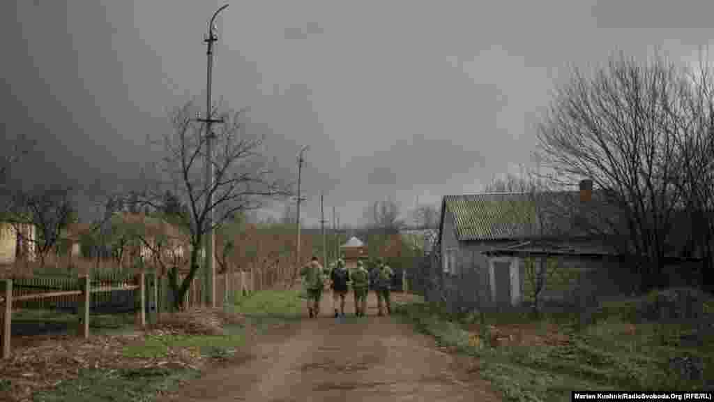 Вечереет, и в сторону Зайцево надвигается гроза. Стоит вернуться в места дислокации, потому что к вечеру может начаться не только гроза, но и «Град»