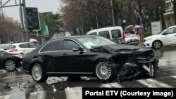 Službeno vozilo iz pratnje premijera Milojka Spajića 28. marta 2025.