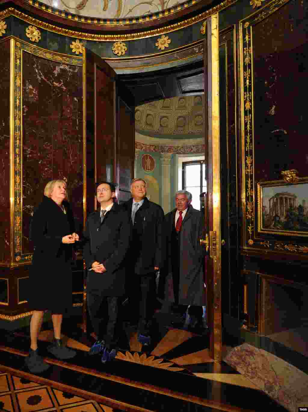 Якунин на открытии Агатовых комнат в Государственном музее-заповеднике "Царское Село"