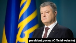 Президент України Петро Порошенко обіцяв продати свій бізнес, зокрема компанію Roshen, після обрання на посаду в 2014-му