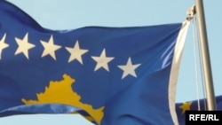 Zastave Kosova i Evropske unije.