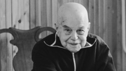 "Шкловские: Семейные хроники" - новая книга Натальи Громовой и Татьяны Поздняковой. Н. Громова рассказывает о своих героях и судьбе книг. "Шкловские: Семейные хроники" - новая книга Натальи Громовой и Татьяны Поздняковой. Н. Громова рассказывает о своих героях и судьбе книг.