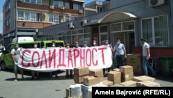 Aktivisti brojnih nevladinih organizacija i udruženja su se ujedinili i svakodnevno prikupljaju i donose pomoć