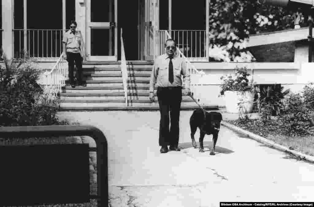 უსაფრთხოების ზომები მიუნხენის ოფისში, 1982 წელი.დასავლეთ ევროპაში მოქმედი კომუნისტი აგენტების სამიზნეები ცალკეული ჟურნალისტებიც იყვნენ. ბულგარელი გეორგი მარკოვი, რომელიც რადიო თავისუფალი ევროპისთვის კომუნისტური ცხოვრების შესახებ მწვავე რეპორტაჟებს ამზადებდა, 1978 წელს ლონდონში რიცინის შხამით მოკლეს.