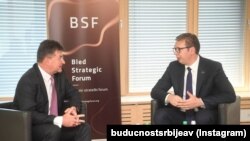 Dijalog Beograda i Prištine biće nastavljen na tehničkom nivou, rekao je predsednik Srbije Aleksandar Vučić nakon razgovora sa specijalnim predstavnikom EU za dijalog sa kojim se sastao tokom Bledskog strateškog foruma 