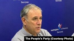 Zdravko Ponoš (na fotografiji, novembar 2021.) u javnosti je postao poznat kada je kao jedan od mlađih generala bio imenovan za načelnika Generalštaba u decembru 2006. odlukom tadašnjeg predsednika Borisa Tadića.