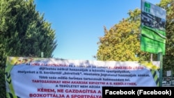 Ezt a bojkottra felhívó molinót függesztette ki Őrsi Gergely, a II. kerület polgármestere a Marczibányi téri sportcentrum kerítésére 2025. október 8-án