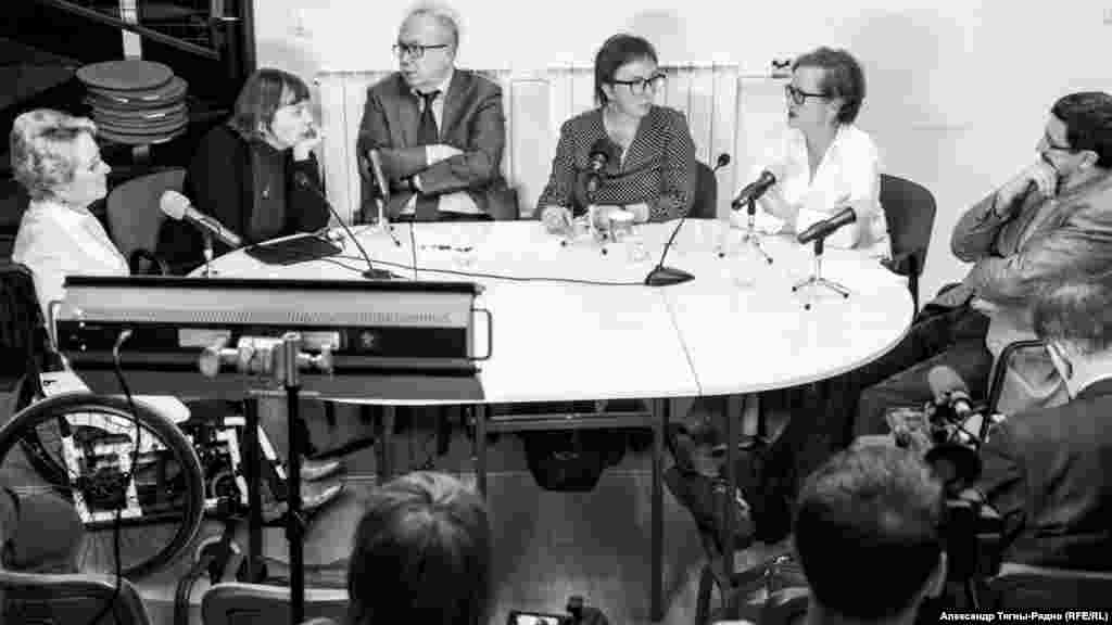 Круглый стол. Фото А.Тягны-Рядно