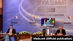 Bugarski premijer Bojko Borisov i makedonski premijer Zoran Zaev, te njemačka kancelarka Angela Merkel tokom regionalnog samita u Sofiji