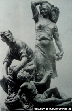 "კოლმეურნეს ოჯახი"