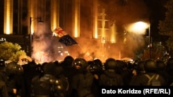 Тбілісі у вогні й антиросійських гаслах. Протести, штурми та сутички на тлі виборів у Грузії (фоторепортаж)